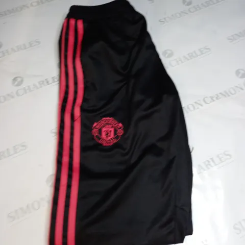 MANCHESTER UNITED FC TRAINING PANTS SIZE M