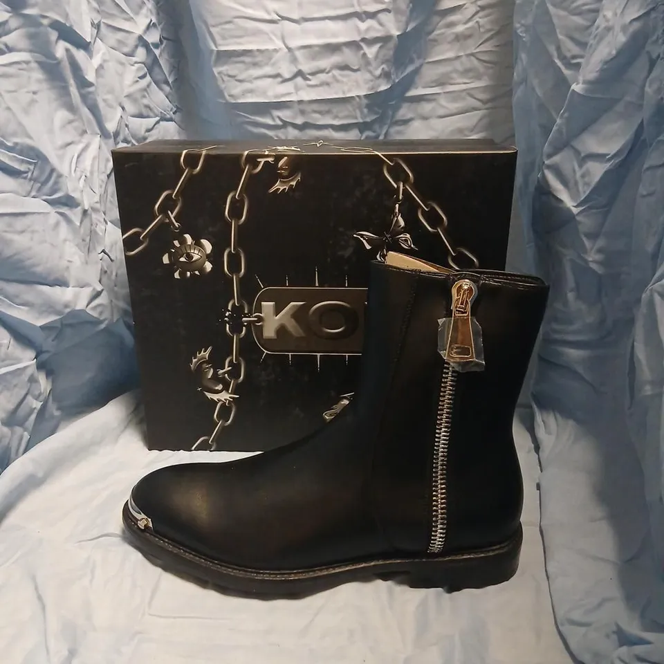 BOXED KOI REGICIDE MENS ZIP UP BOOTS IN BLACK - UK 12
