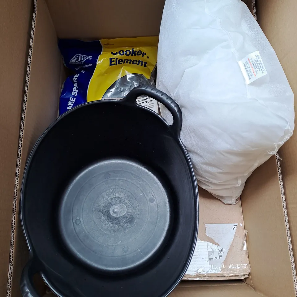 BOX OF APPROXIMATELY 5 ITEMS TO INCLUDE BUCKET, PILLOW, OVEN ELEMENT ETC - COLLECTION ONLY