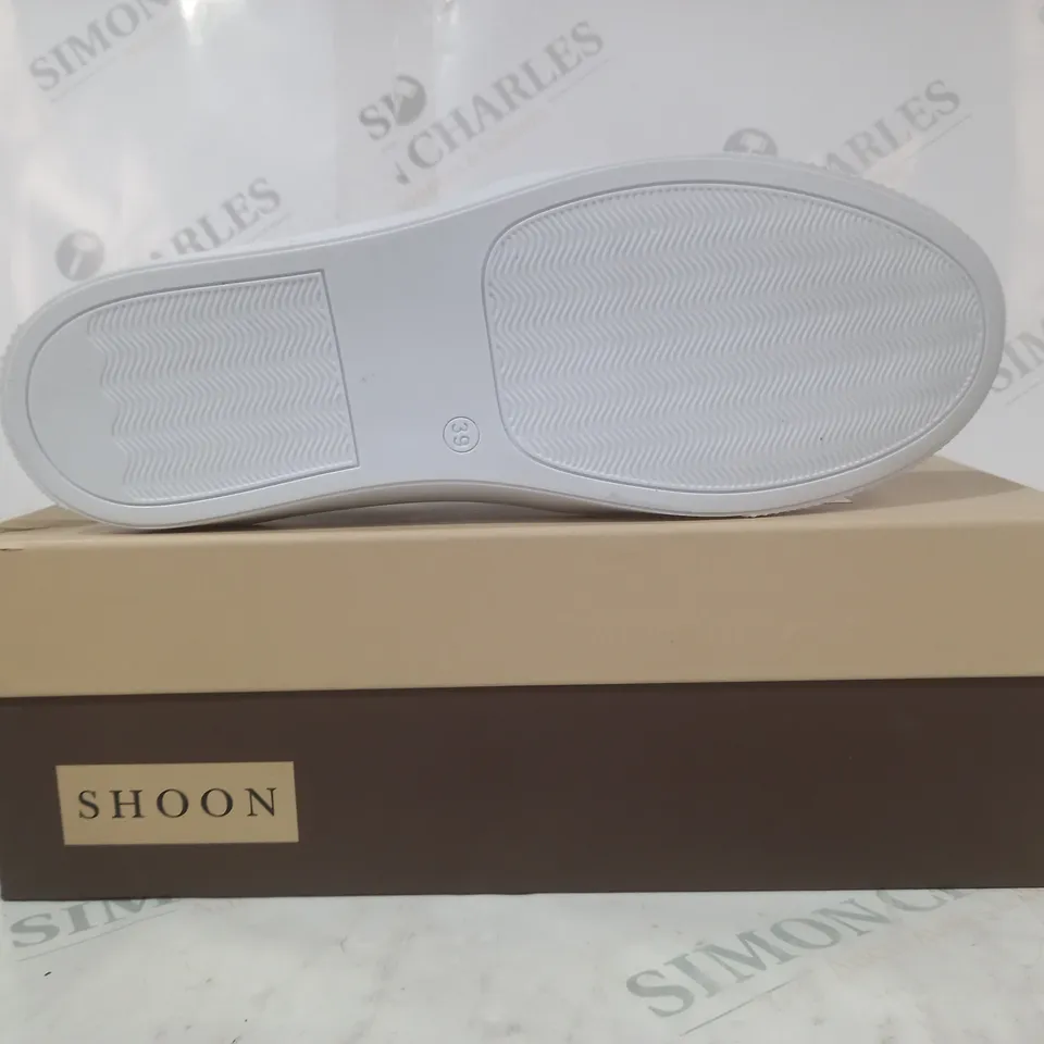 BOXED PAIR OF SHOON EIDOLON TRAINERS IN BLACK SIZE 6