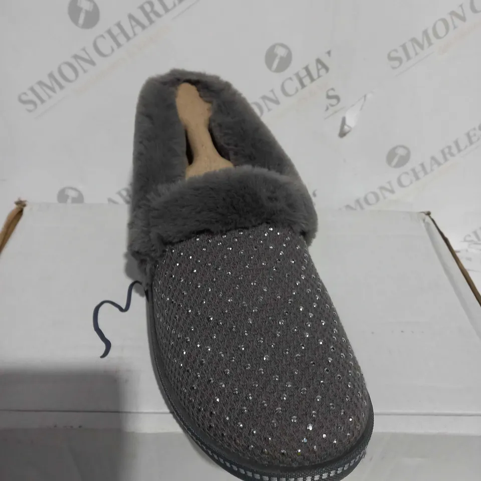 BOXED PAIR SKECHERS COZY SLIPPERS - CHARCOAL - UK SIZE 7
