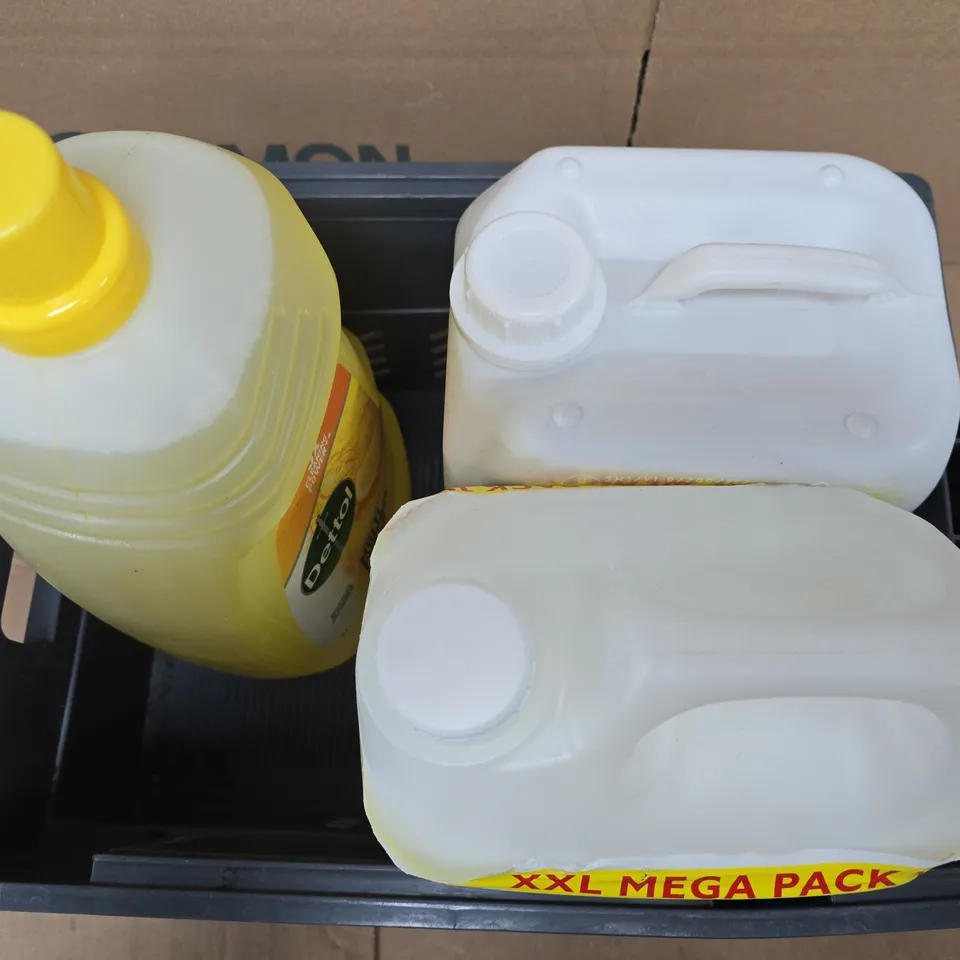 APPROXIMATELY 3 ASSORTED HOUSEHOLD LIQUID PRODUCTS TO INCLUDE PURE COMFORT, LINSEED OIL, DETTOL MULTI PURPOSE LIQUID