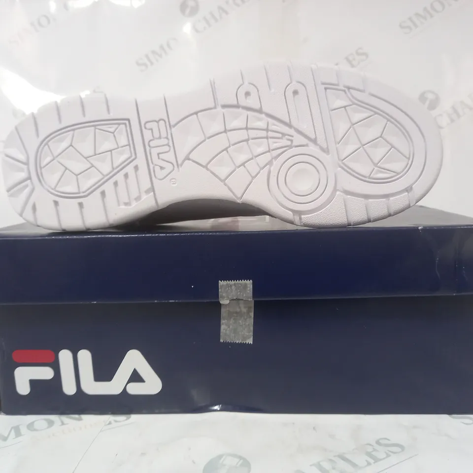 BOXED PAIR OF FILA SHOES IN WHITE UK SIZE 5