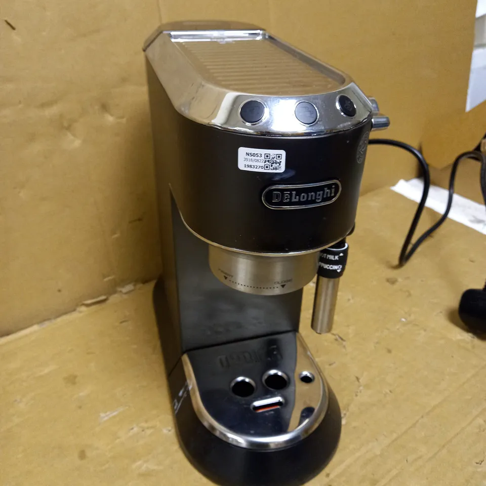 DELONGHI MANUAL STYLE PUMP ESPRESSO COFFEE MACHINE  EC685