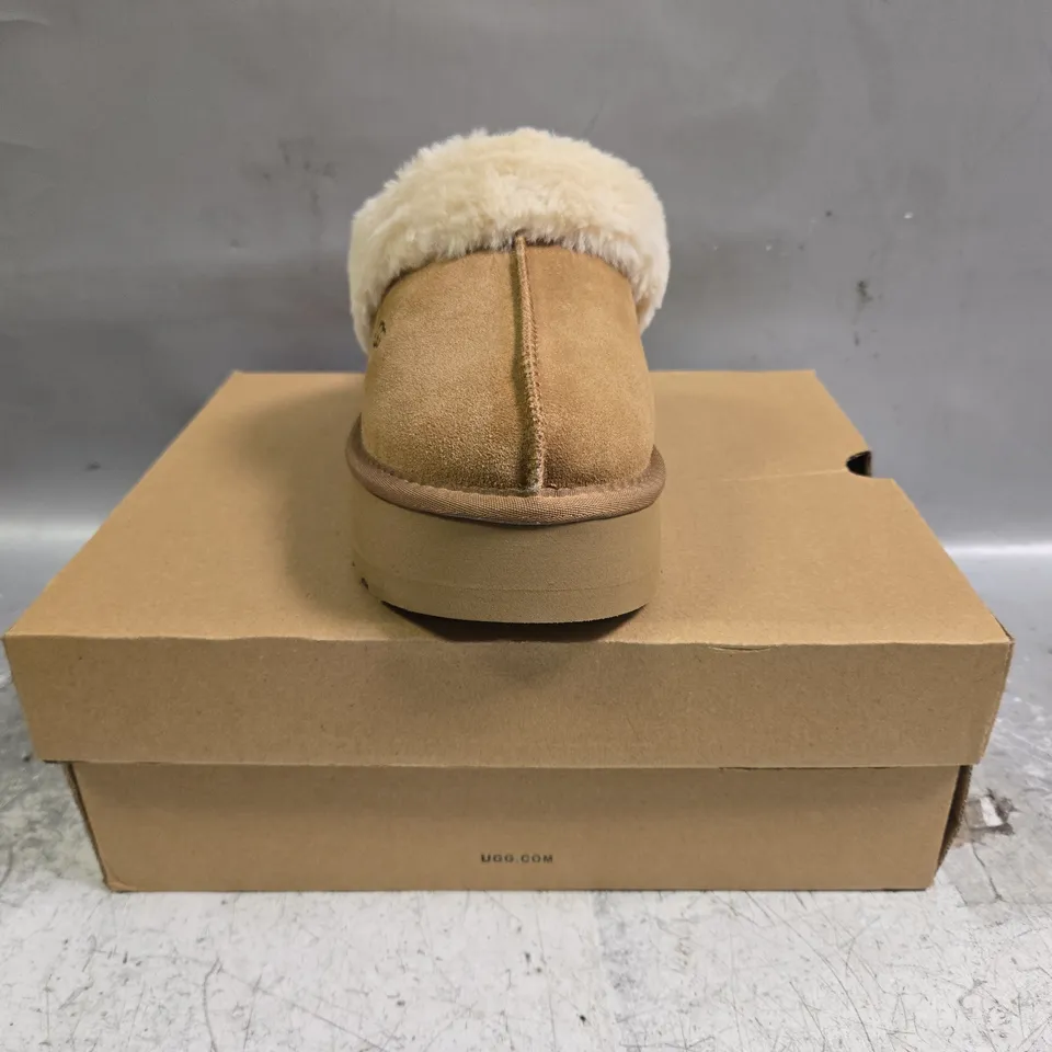 BOXED PAIR OF UGG SHOES IN CHESTNUT SIZE UK 6