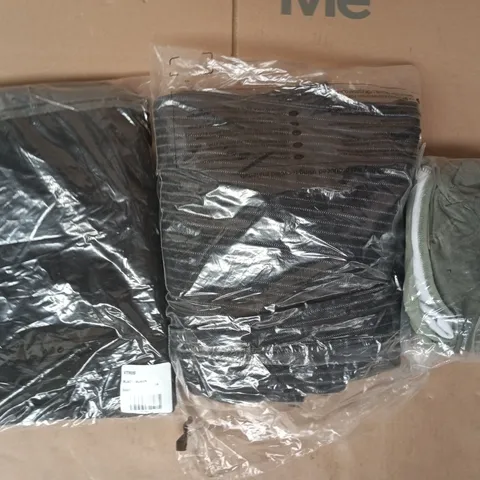 APPROXIMATELY 20 ASSORTED CLOTHING AND FASHION PRODUCTS IN VARIOUS STYLES AND SIZES - COLLECTION ONLY