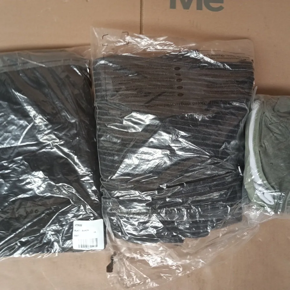 APPROXIMATELY 20 ASSORTED CLOTHING AND FASHION PRODUCTS IN VARIOUS STYLES AND SIZES - COLLECTION ONLY