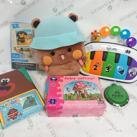 LARGE QUANTITY OF TOYS AND ACCESSORIES TO INCLUDE; BABY EINSTEIN KEYBOARD, ORCHARD TOYS FAIRY COTTAGE AND HEY DUGGEE BEDDING