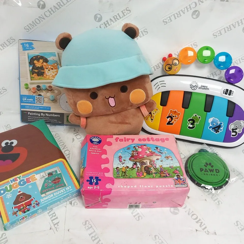 LARGE QUANTITY OF TOYS AND ACCESSORIES TO INCLUDE; BABY EINSTEIN KEYBOARD, ORCHARD TOYS FAIRY COTTAGE AND HEY DUGGEE BEDDING