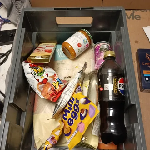 TOTE OF APPROXIMATELY 13 ASSORTED FOOD AND DRINK TO INCLUDE: CAFEPOD COFFEE, KISS THE HIPPO COFFEE AND DEAR GREEN COFFEE