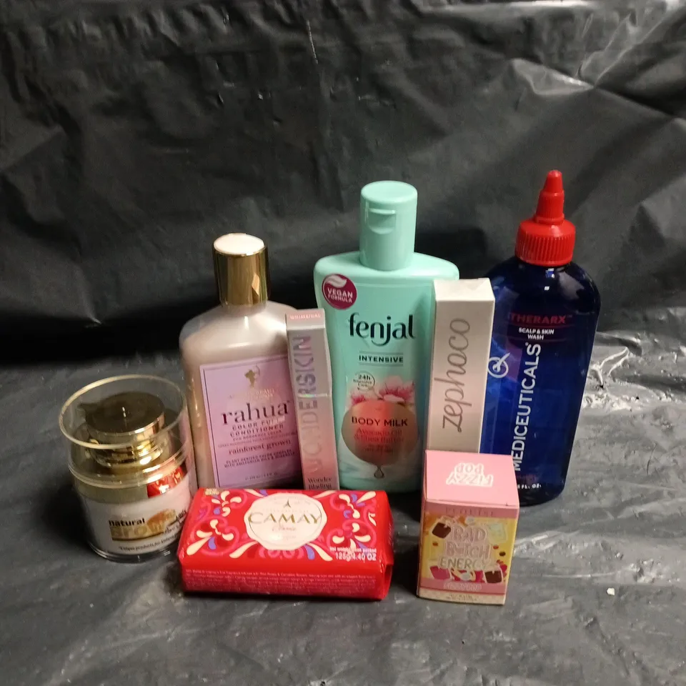 APPROXIMATEY 20 ASSORTED HEALTH AND BEAUTY PRODUCTS TO INCLUDE - ZEPHOCO COLOUR CHANGING FOUNDATION - CAMAY SOAP AND PLOUISE FIZZY POP