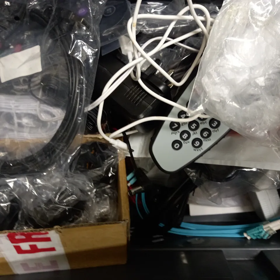 LOT OF APPROXIMATELY 20 ASSORTED ELECTRICAL ITEMS, TO INCLUDE DESKTOP MICROPHONE, CHARGERS, ETC