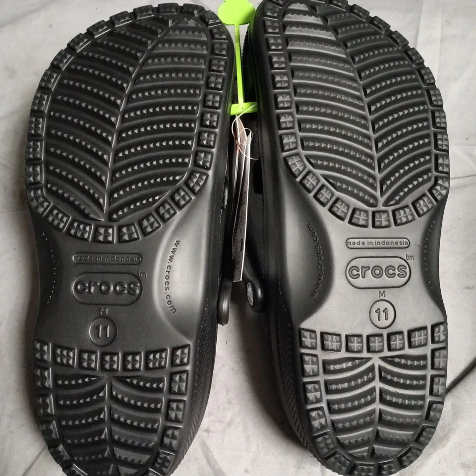 CROCS CLASSIC CLOG – BLACK, UK 10 (US 11) – UNISEX