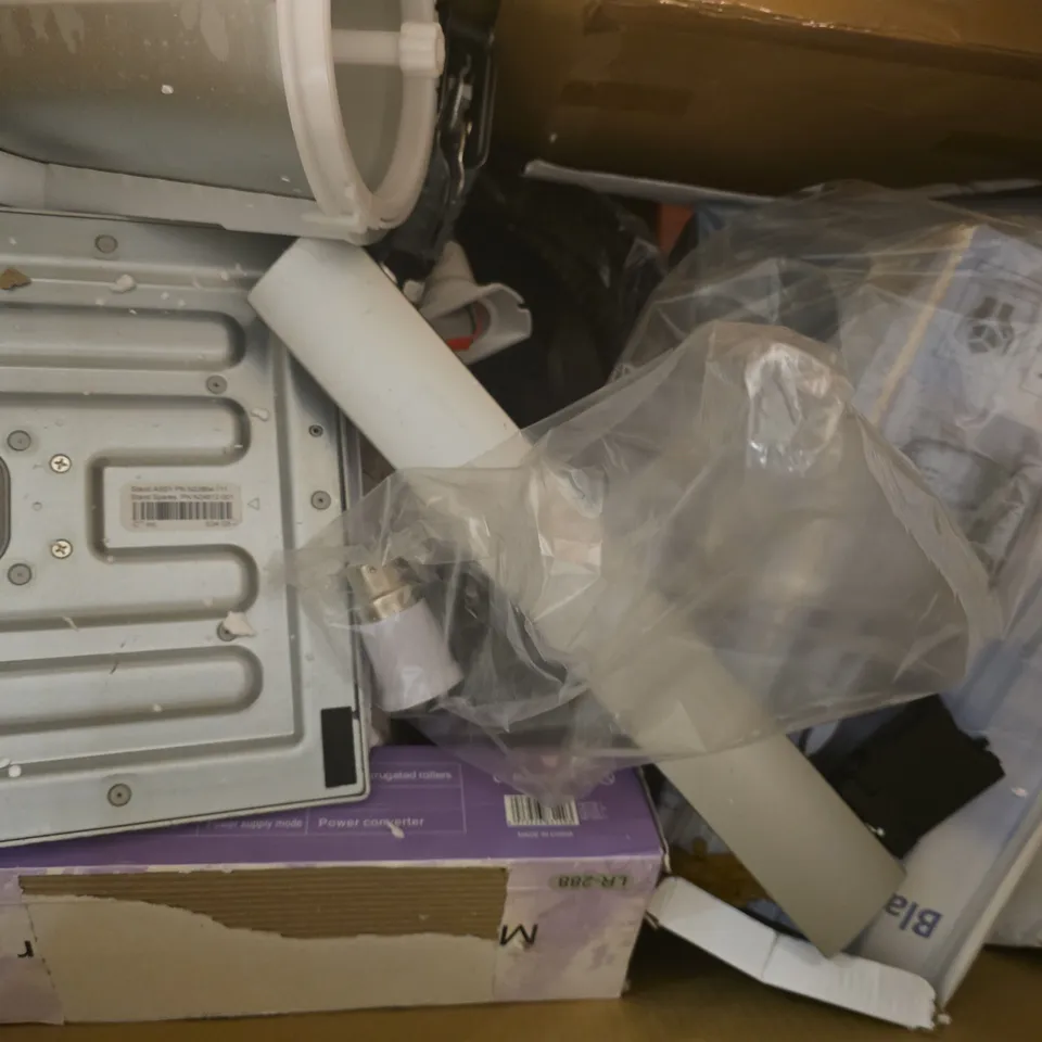 BOX OF APPROXIMATELY 10 ASSORTED ELECTRICAL ITEMS
