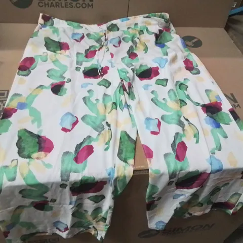 BOXED BRAND NEW APPROXIMATELY 7 JD WILLIAMS PRINTED WIDE LEG GREEN PRINT SIZE 24