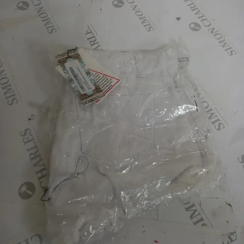 BOOHOO WHITE DENIM SHORTS SIZE 10