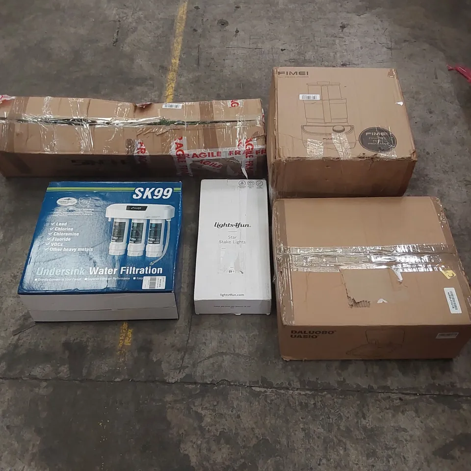 PALLET OF ASSORTED ITEMS INCLUDING: FOOD PROCESSOR, UNDERSINK WATER FITRATION, DALUOBO SINK, ARTIFICIAL CHRISTMAS TREE, STAR STAR LIGHT ECT