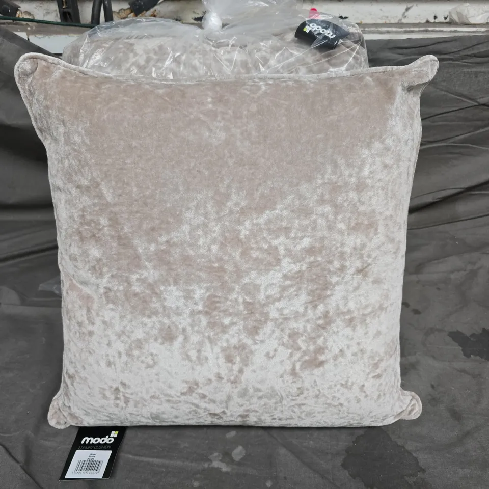 LOT OF 3 MODO VELEVET 45X45CM FILLED CUSHIONS IN STONE