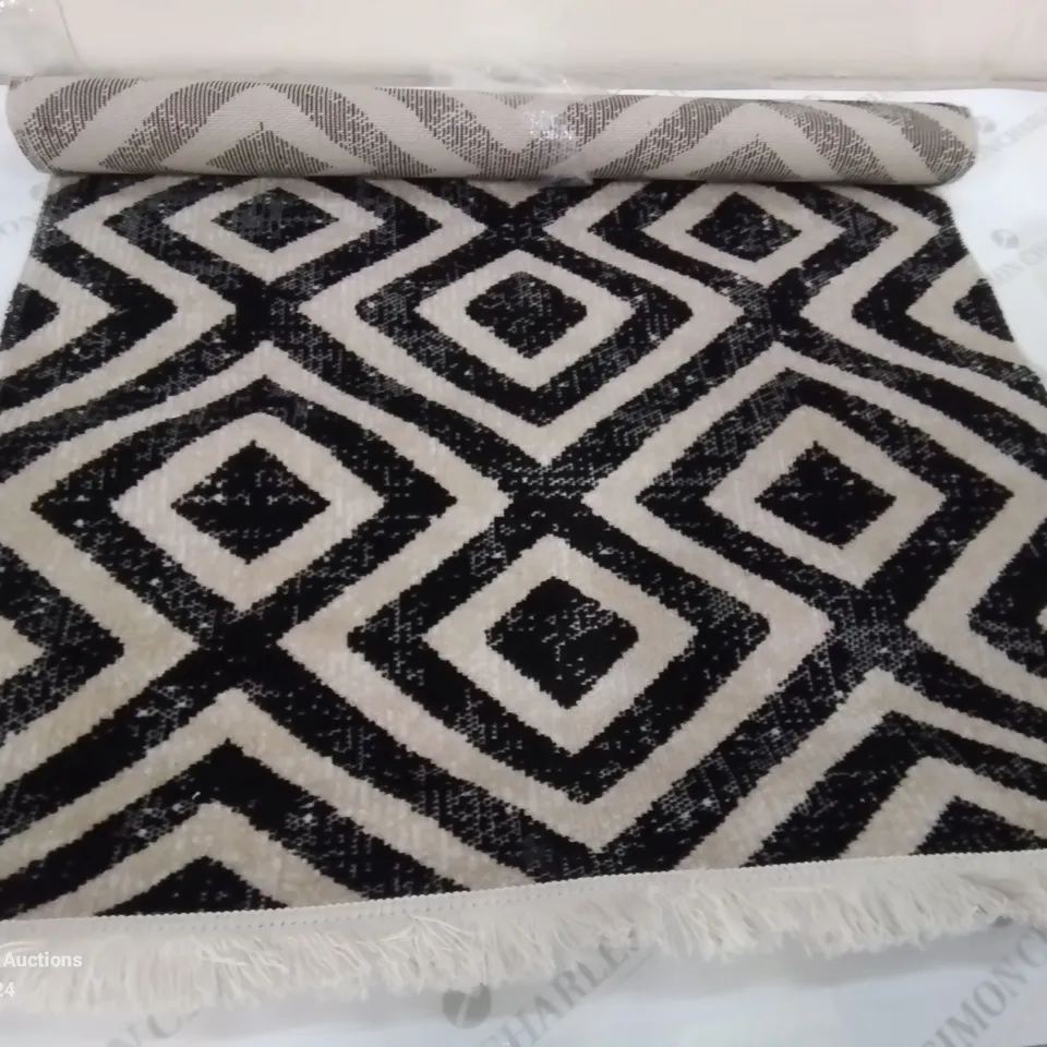 BRAND NEW PACO HOME 821 BLACK-WHITE 80X150CM RUG