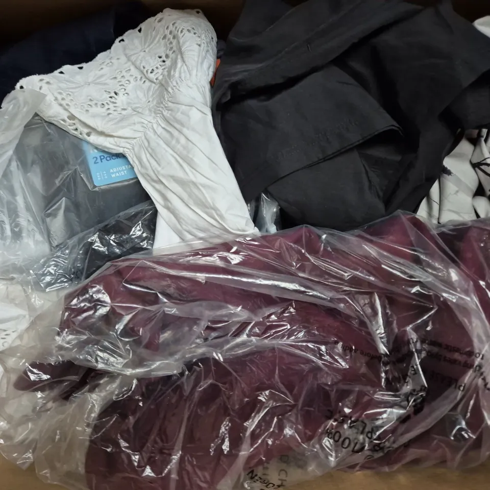 BOX OF APPROXIMATELY 20 ASSORTED CLOTHING AND FASHION PRODUCTS IN VARIOUS STYLES AND SIZES - COLLECTION ONLY