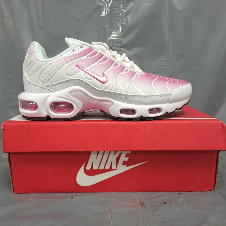 BOXED PAIR OF NIKE TN AIR SHOES IN PINK/WHITE SIZE UK 6