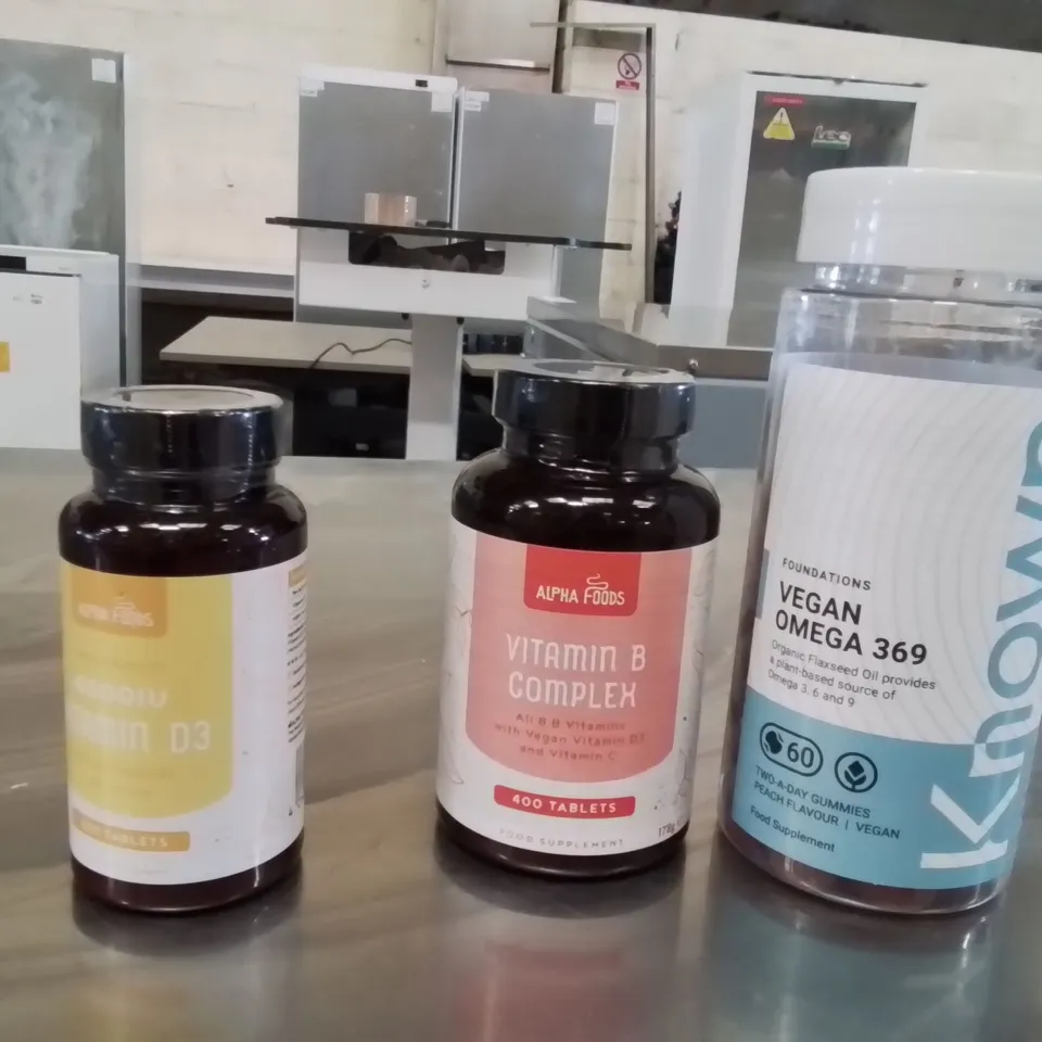 PALLET CONTAINING A LARGE QUANTITY OF PHARMACY PRODUCTS TO INCLUDE;VITAMIN B TABLETS,VITAMIN D,OMEGA TABLETS 