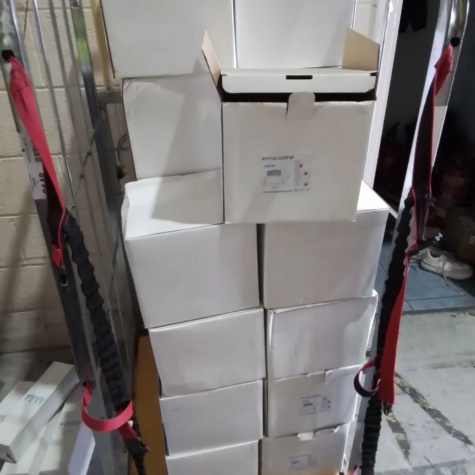 LOT OF 33 BOXED EMCOLITE LDL54 3000K LIGHTS