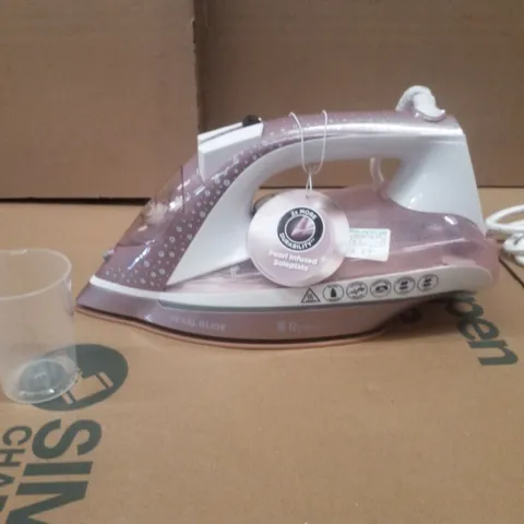 BOXED RUSSELL HOBBS 23972 PEARL GLIDE PINK IRON