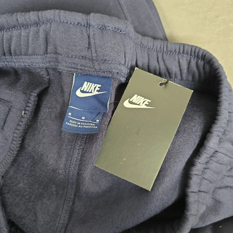 NIKE JOGGERS IN NAVY - MEDIUM