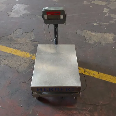 OHAUS DEFENDER 3000 T31P PORTABLE SCALE