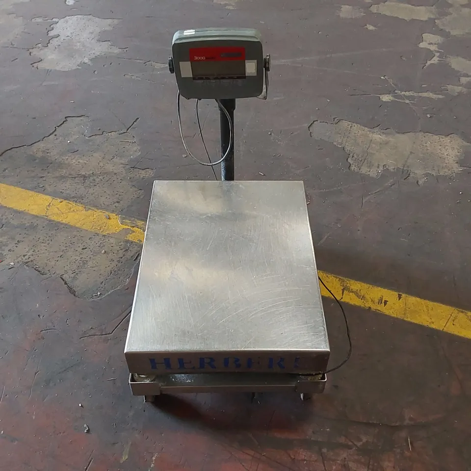 OHAUS DEFENDER 3000 T31P PORTABLE SCALE