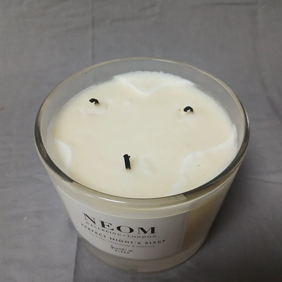 BOXED NEOM PERFECT NIGHT'S SLEEP SCENTED CANDLE - 420G (WELLBEING LONDON)