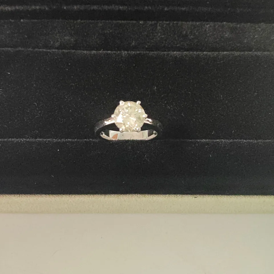 18CT WHITE GOLD SOLITAIRE RING SET WITH A NATURAL DIAMOND WEIGHING +-2.00CT