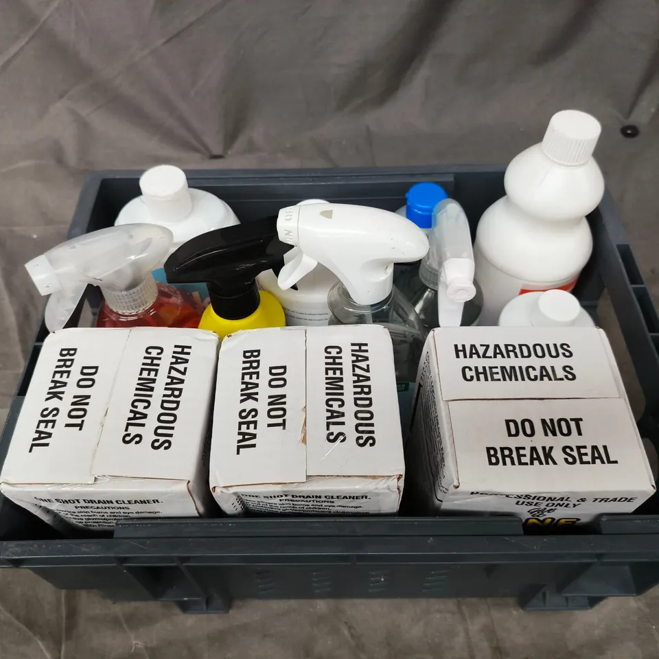 APPROXIMATELY 10 ASSORTED HOUSEHOLD LIQUID PRODUCTS TO INCLUDE - DRAIN CLEANER , KITCHEN CLEANER , ETC 