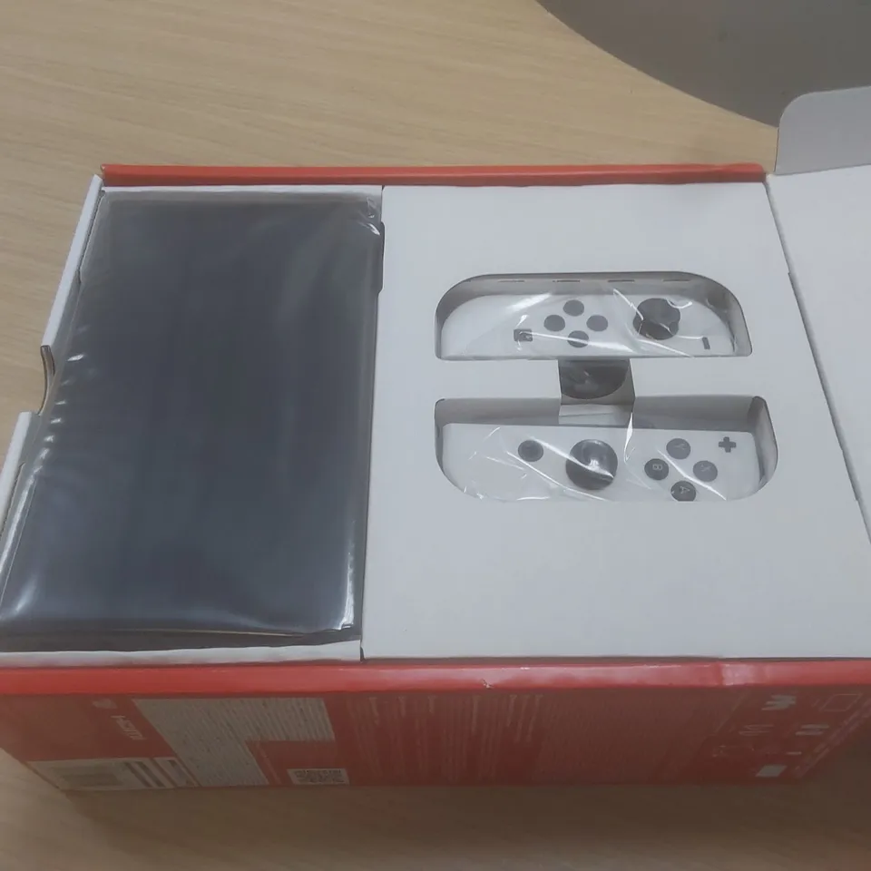 BOXED NINTENDO SWITCH OLED 64GB - WHITE