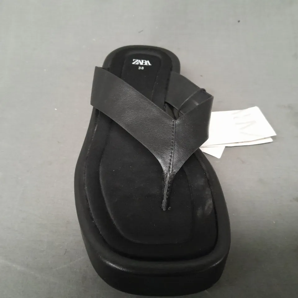 PAIR OF ZARA TOE-POST LOW WEDGE SANDALS IN BLACK EU SIZE 38