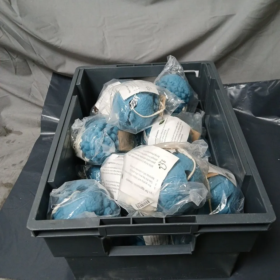 APPROXIMATELY 15 X DOG CHEW TOYS