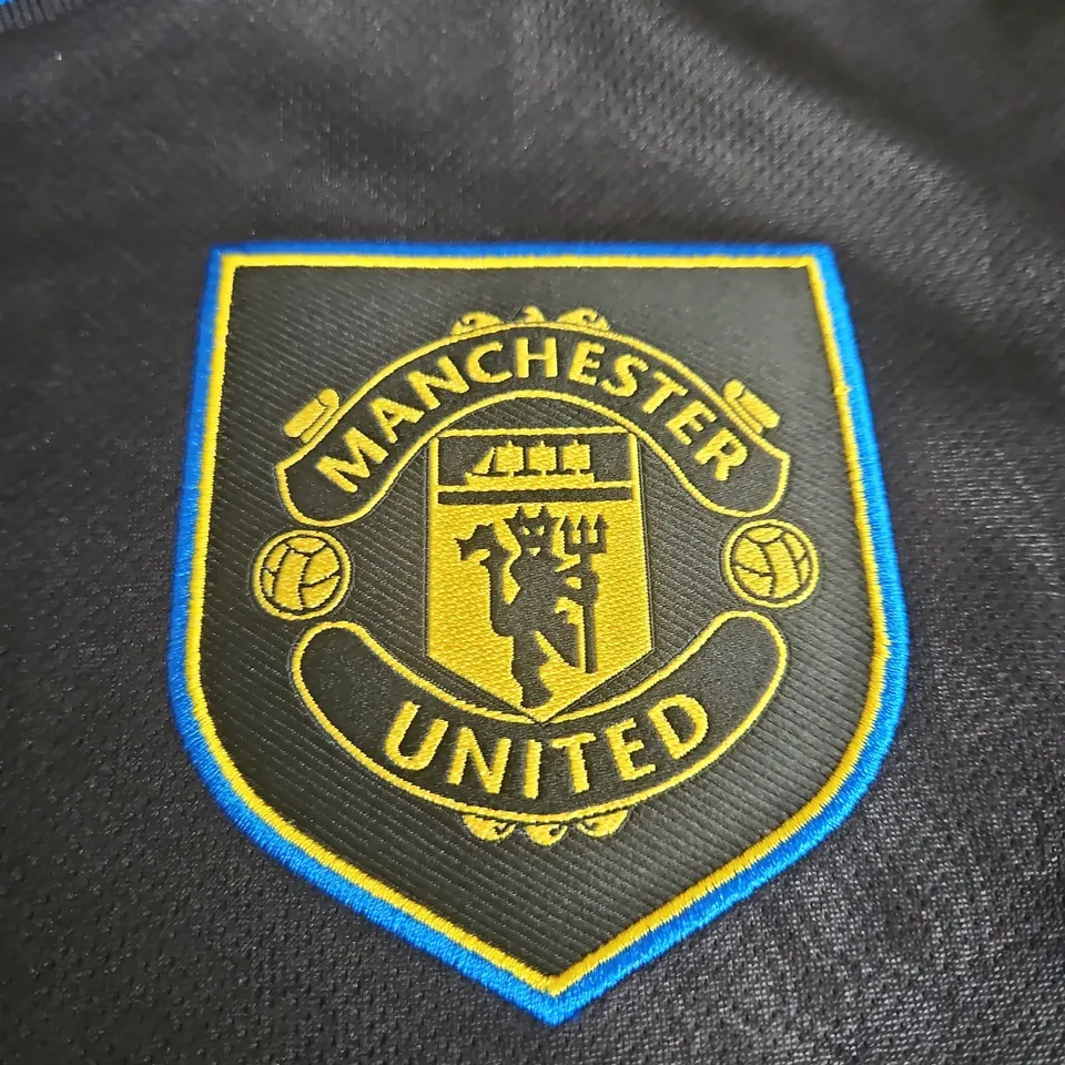 MANCHESTER UNITED ADIDAS FOOTBALL SHIRT – BRUNO FERNANDES 8 (B. FERNANDES) SIZE L 