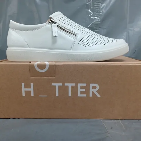 BOXED PAIR OF HOTTER DAISY EXTRA WIDE SHOES IN WHITE SIZE UK 8