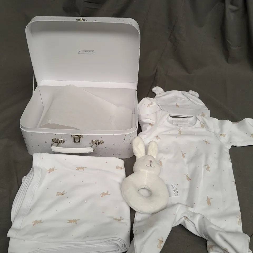 THE LITTLE WHITE COMPANY KIDS GIFT BOX - 3-6 MOTNH