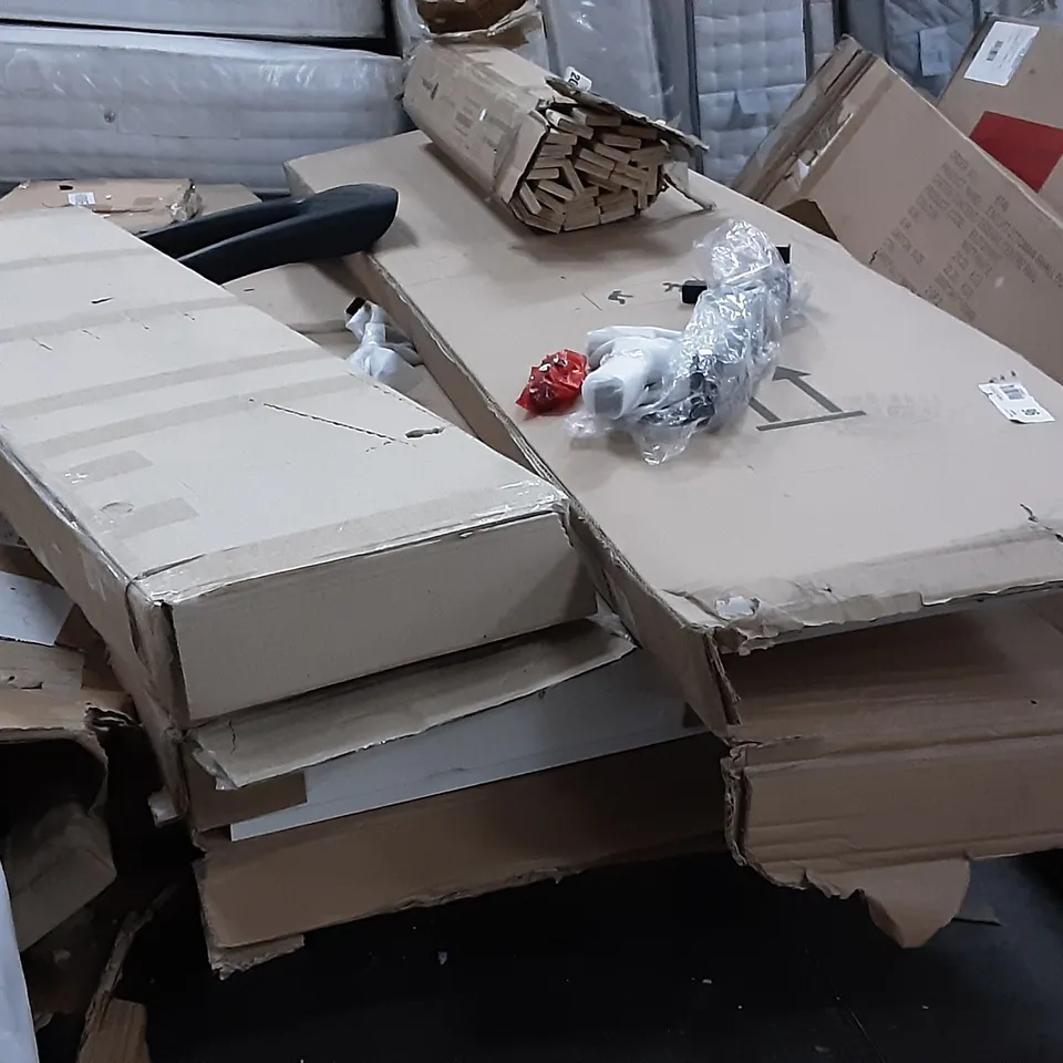PALLET CONTAINING BOXED FURNITURE AND FURNITURE PARTS 