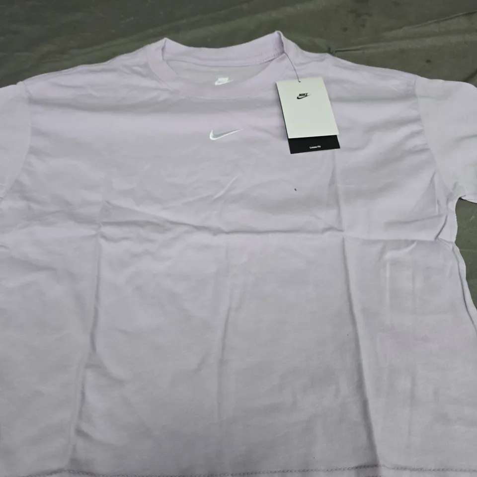 KIDS NIKE BOXY TEE - SIZE M