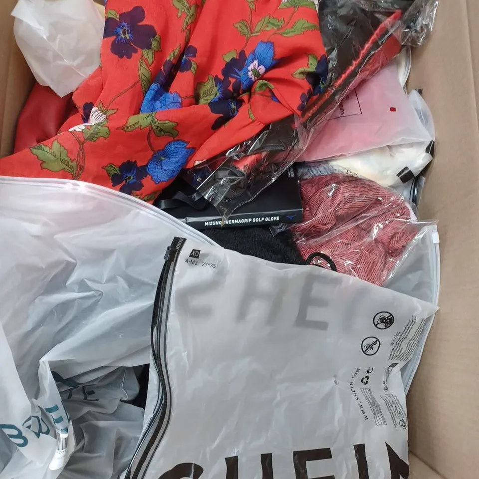BOX OF APPROXIMATELY 22 ASSORTED CLOTHING ITEMS TO INCLUDE - HAT , JEANS , TOP ETC