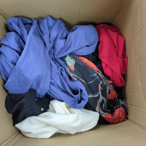 A BOX OF APPROXIMATELY 25 WOMEN MIX CLOTHING