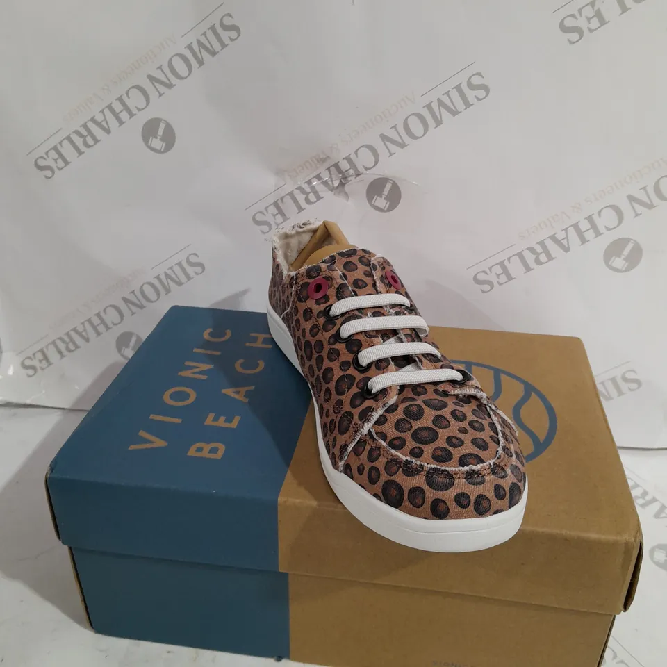 PAIR OF VIONIC WHITE  PUMPS/TRAINERS - SIZE UK 4