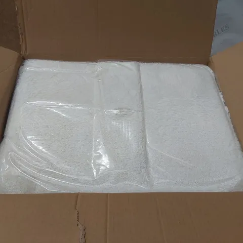 BOXED SOLID MACHINE WOMEN / POWER LOOMED OFF-WHITE RUG - 5 x 8'