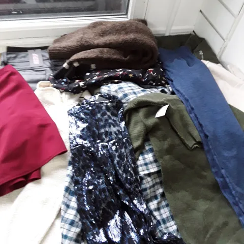 LARGE ASSORTMENT OF CLOTHING TO INCLUDE BOOHOO, M&S AND MISSPAP