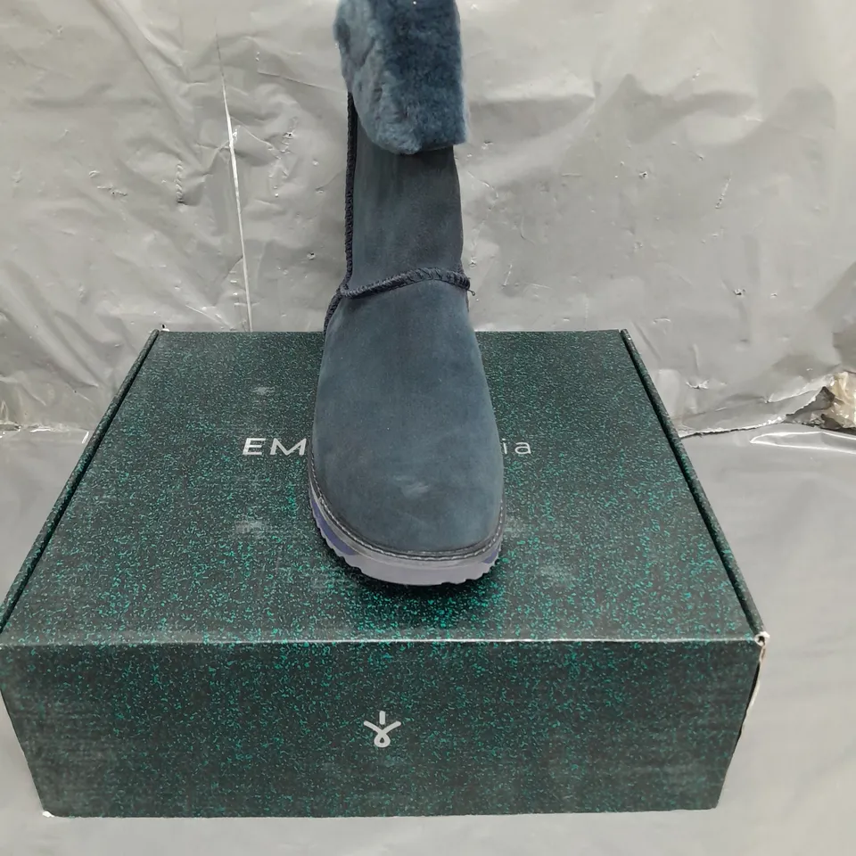 EMU AUSTRALIA BIRDWOOD WATERPROOF SHEEPSKIN BOOTS - MIDNIGHT BLUE, SIZE 7