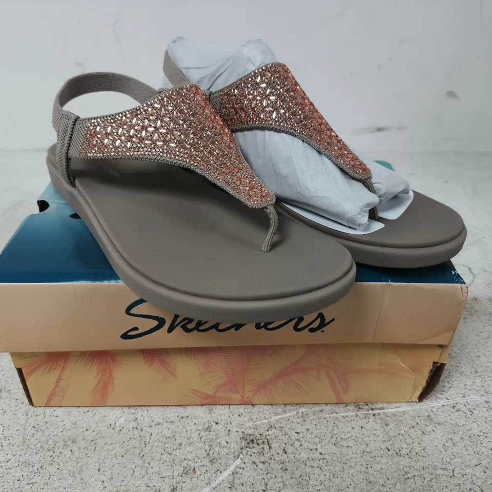 SKECHERS MEDITATION LUXE SANDAL - 5