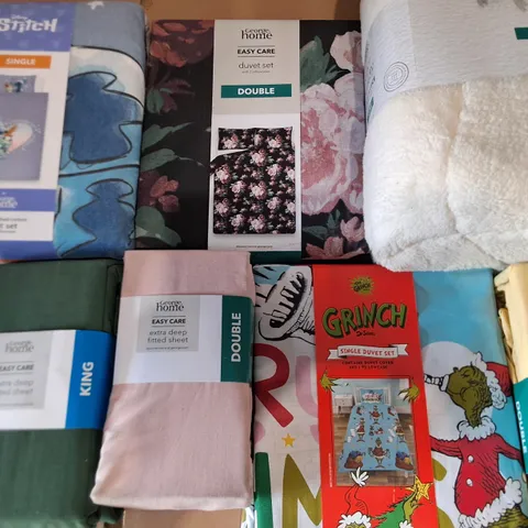 LOT OF APPROXIMATELY 20 ASSORTED BEDDING AND SOFT FURNISHING ITEMS TO INCLUDE TEDDY FITTED SHEET, DUVET AND SHEETS